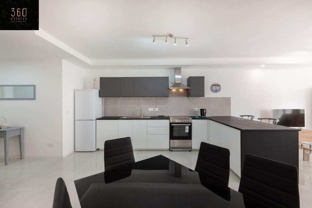 Spacious 2Br Apt In Qawra - Perfect For Families By 360 Estates Сейнт Полс Бей Екстериор снимка